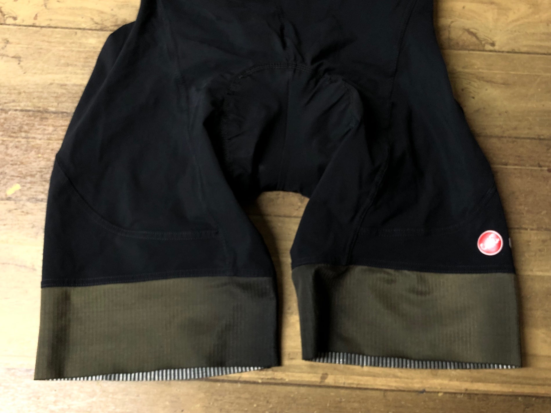JW386 カステリ CASTELLI ビブショーツ 黒 L スレ – BICI AMORE ONLINE