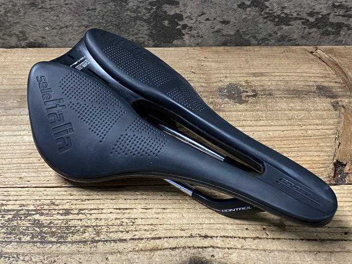 KL924 セライタリア selle italia NOVUS BOOST EVO SUPER FLOW サドル 145mm
