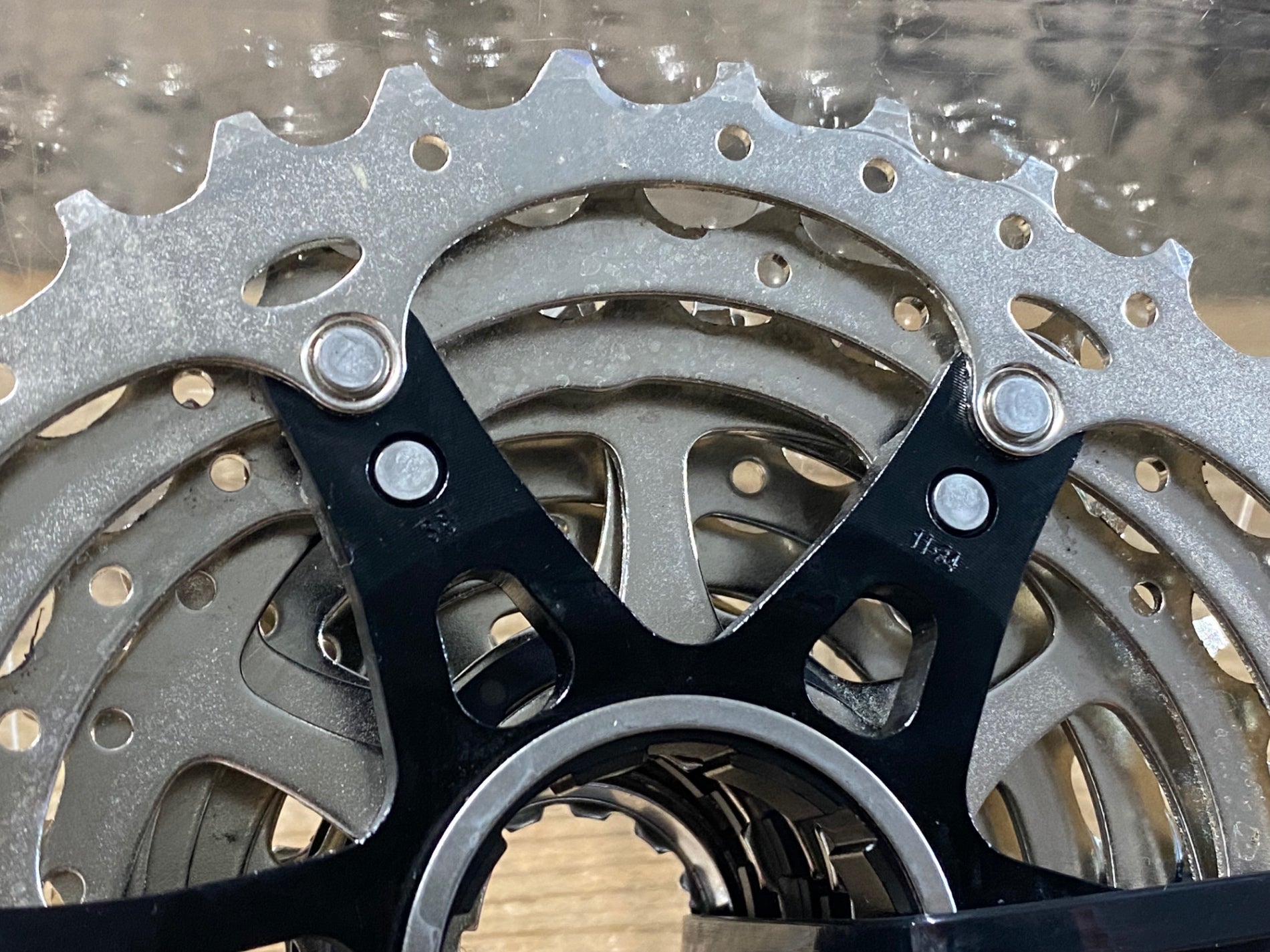 KG323 シマノ SHIMANO 105 CS-HG700-11 スプロケット 11s 11-34T