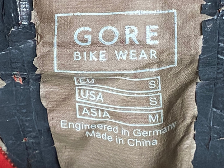JW530 ゴア GORE BIKE WEAR 長袖 ウインドブレイカー 赤 M ※汚れ,内側劣化の為ジャンク