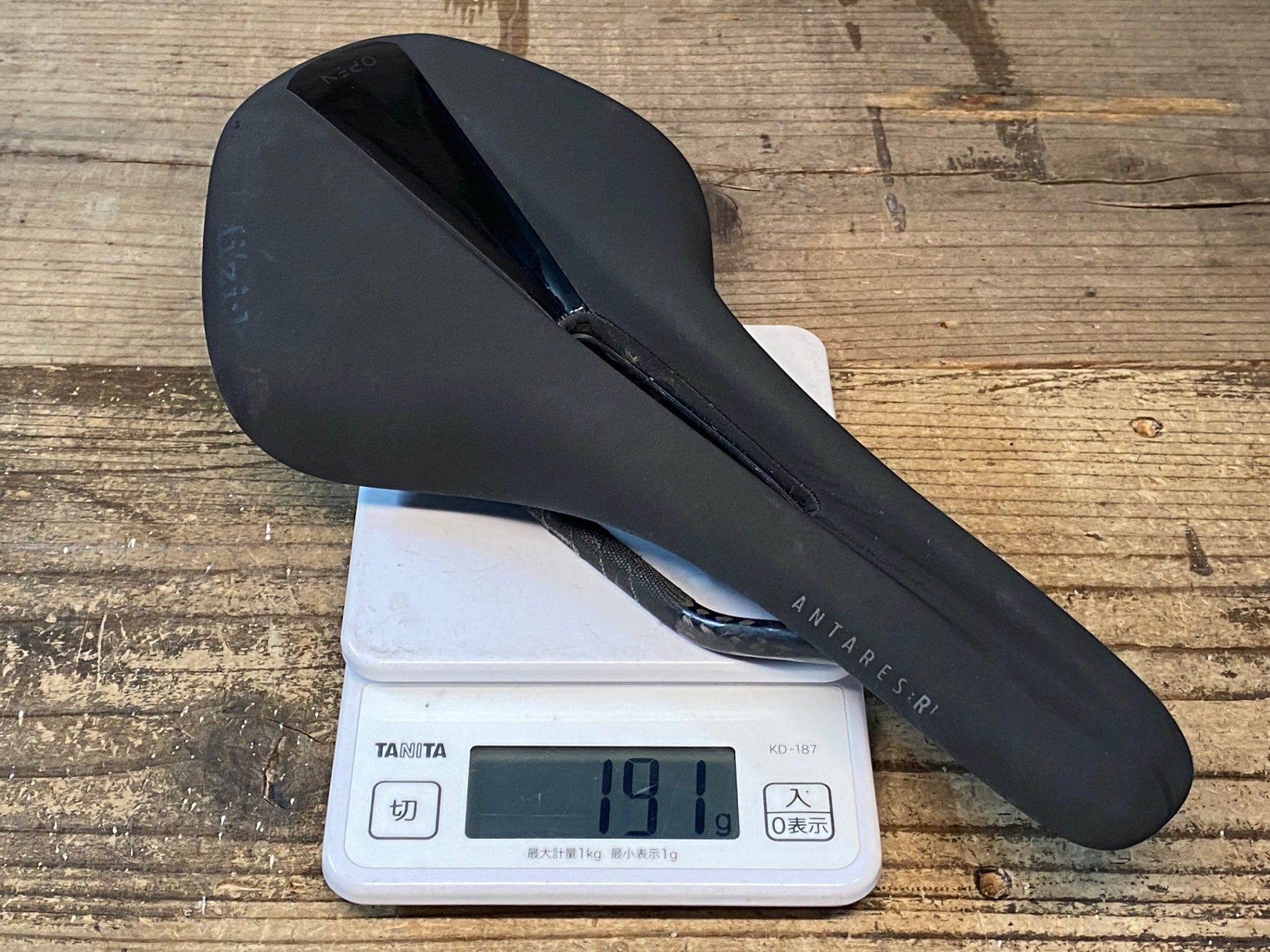 JG149 フィジーク fizik アンタレス ANTARES R1 OPEN サドル 140mm 黒