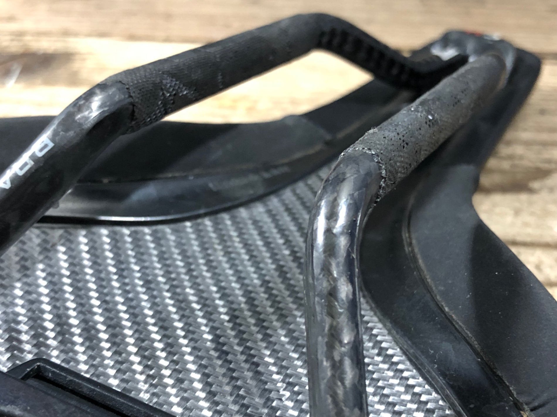 JT073 フィジーク fizik ANTARES R3 サドル 黒 カーボンレール 140mm