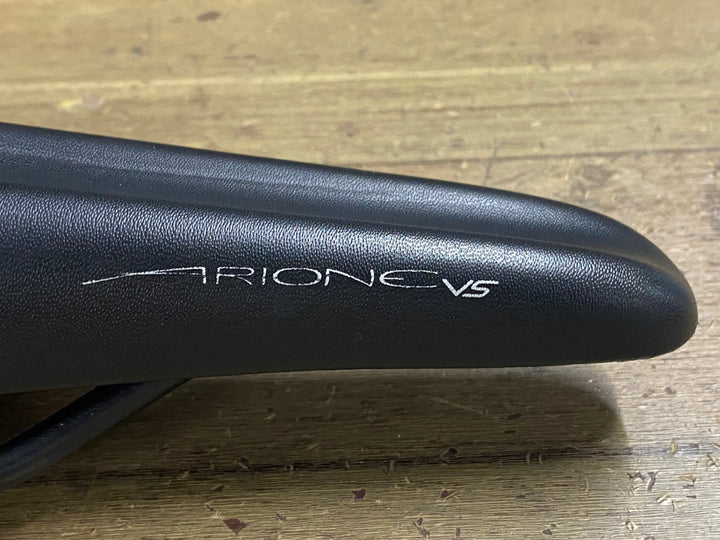 KO375 フィジーク fizik ARIONE VS サドル 黒 MANGANESEレール ※プレート欠品