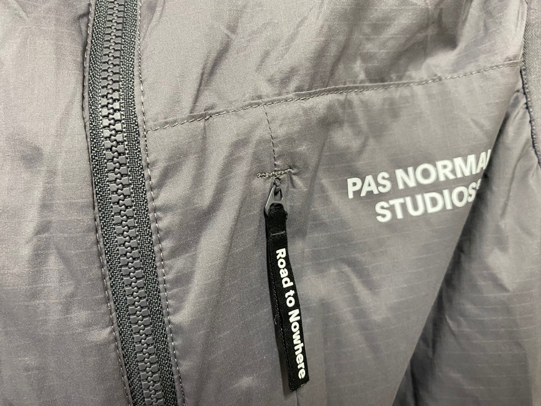 KA512 パスノーマルスタジオ PAS NORMAL STUDIOS ESSENTIAL INSULATED GILET ジレ サイクルベスト グレー M