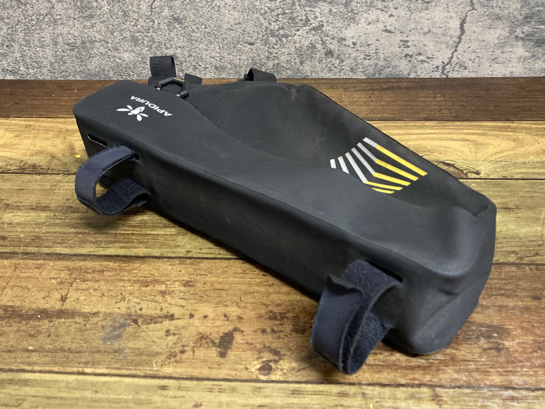 KI942 アピデュラ APIDURA RACING FRAME PACK 2.4L フレームバッグ 黒