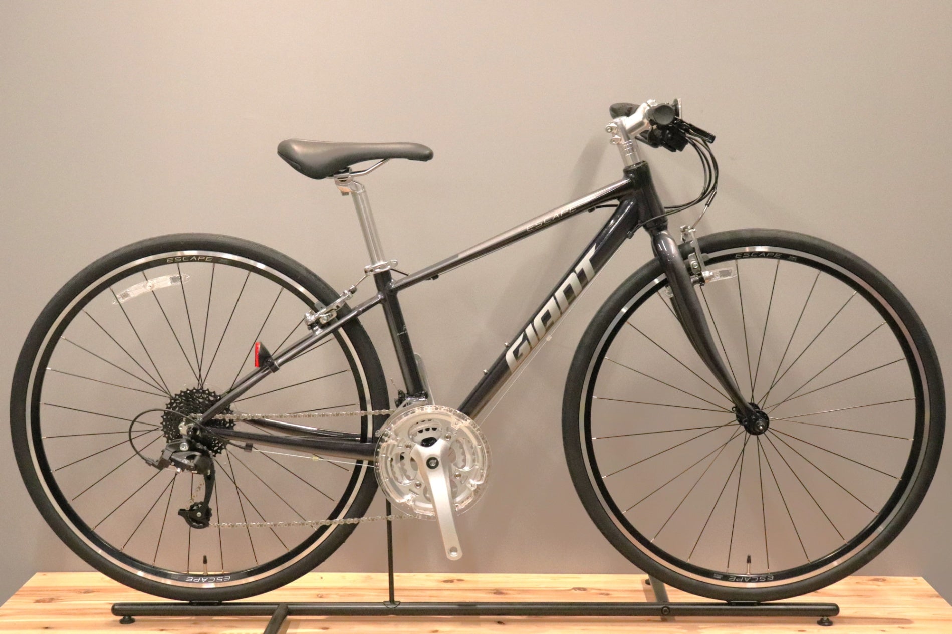 未使用 ジャイアント GIANT エスケープ ESCAPE R3 MS 2023モデル XXS