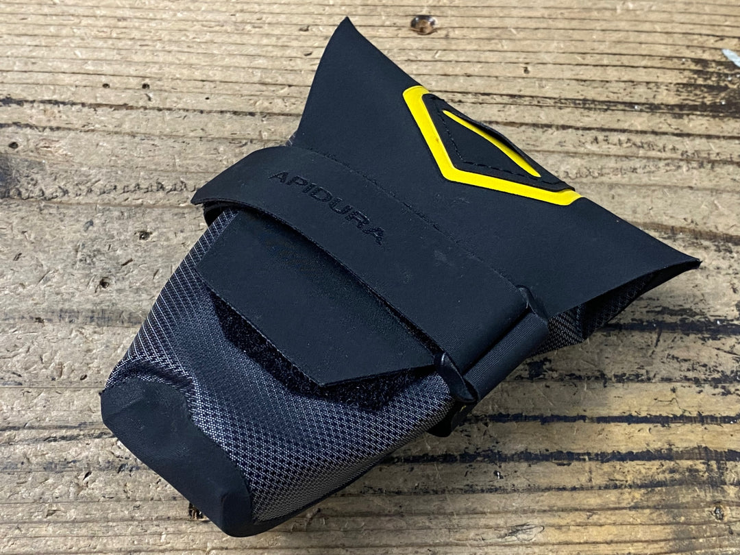 KQ390 アピデュラ APIDURA サドルバッグ グレー