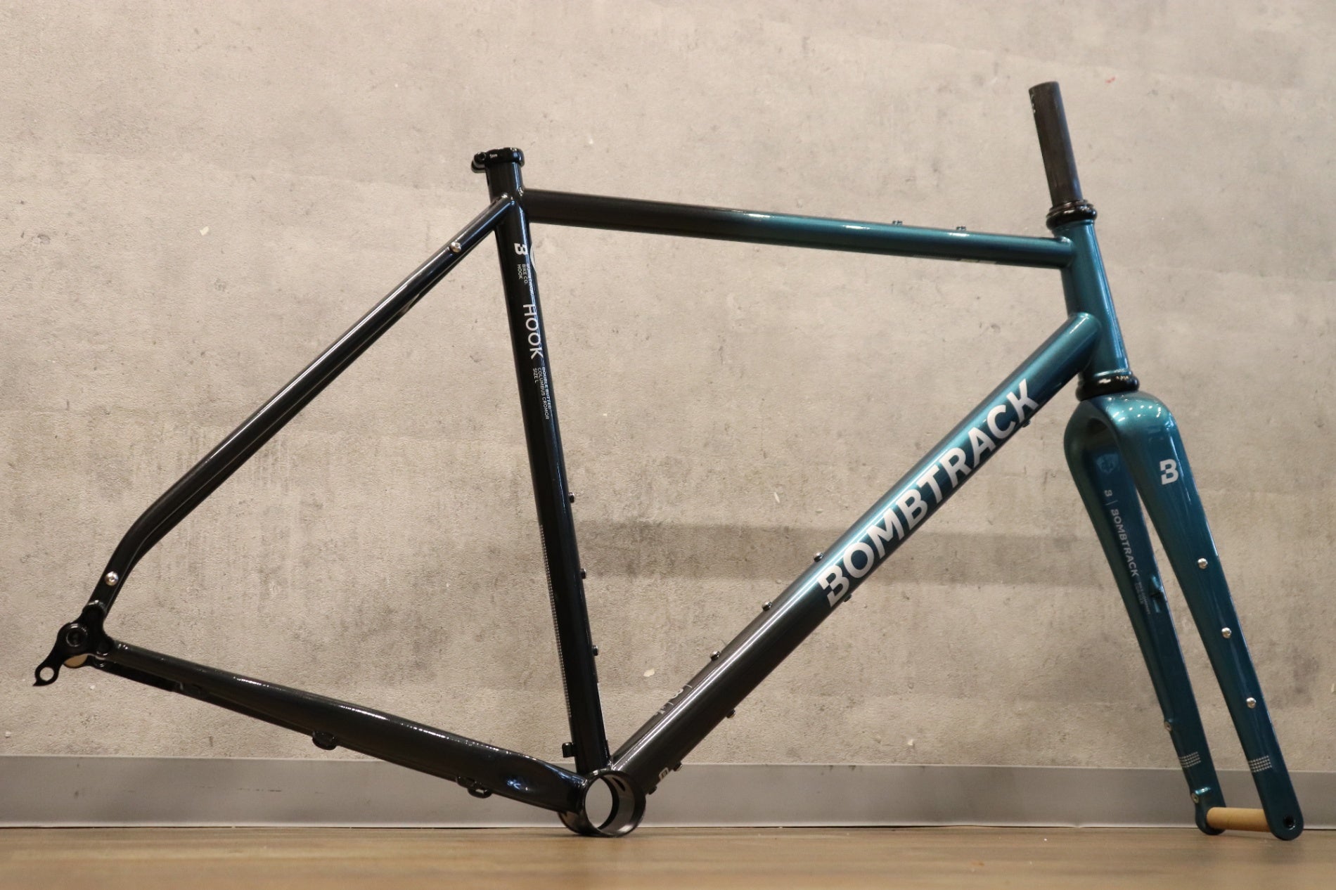ボムトラック BOMBTRACK HOOK 2025 Lサイズ スチール フレームセット