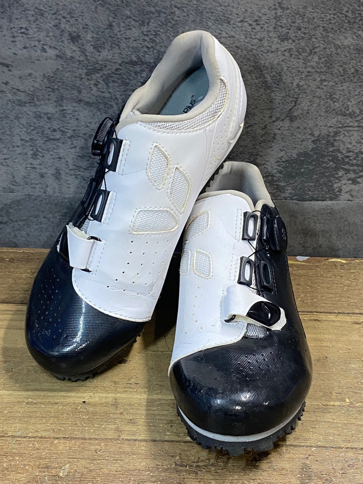 JV720 ジャイアント GIANT リヴ Liv FAMA boa フラットシューズ 白黒 EU39
