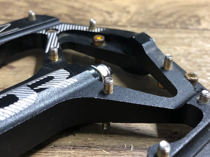 JT690 TOR TRZ CNC Platform Pedals 黒 フラットペダル