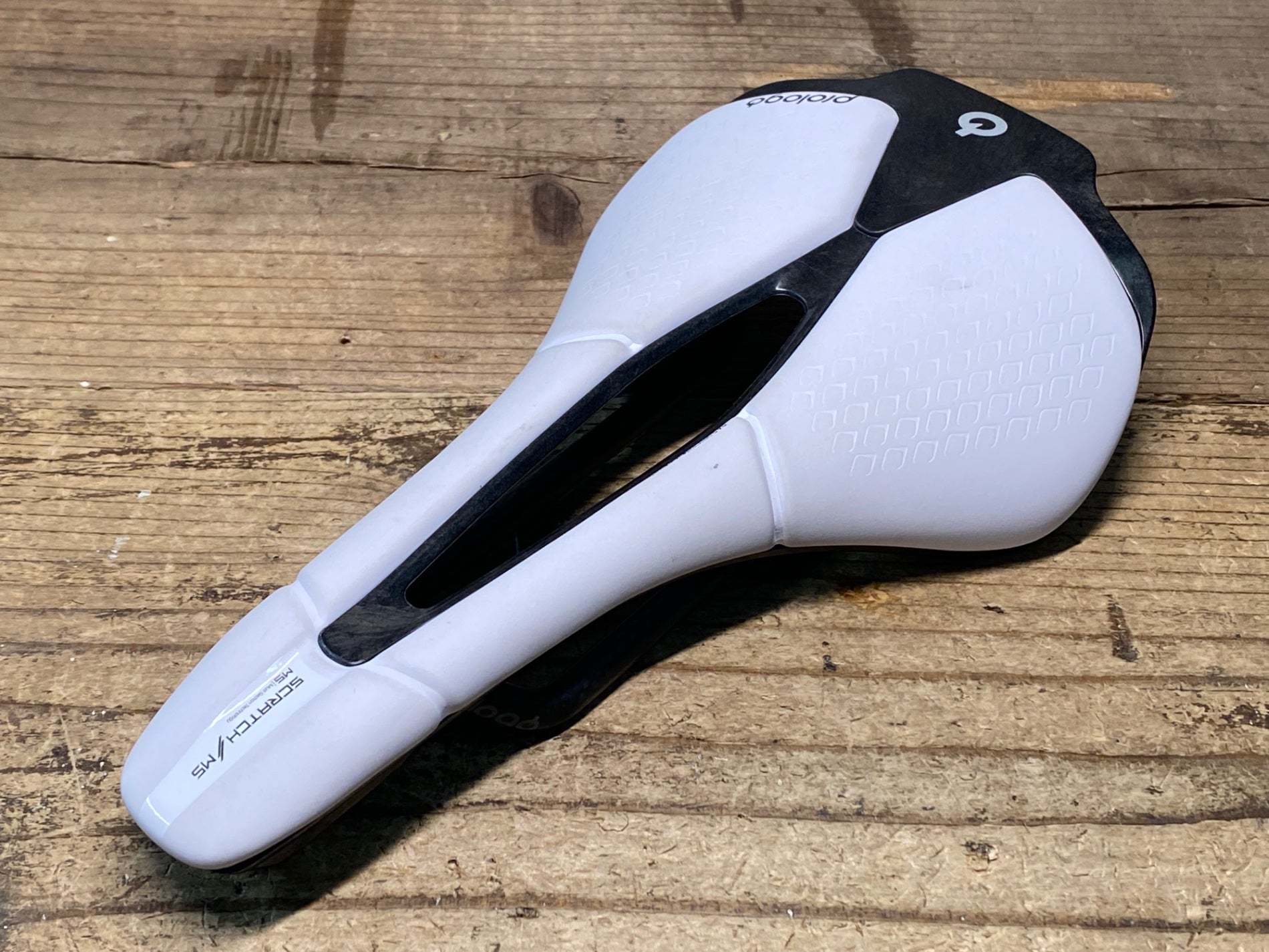 JN657 プロロゴ prologo SCRATCH M5 PAS NACK サドル 白 Nackレール