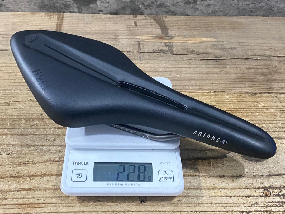 KN419 フィジーク fizik ARIONE R3 サドル 黒 kiumレール