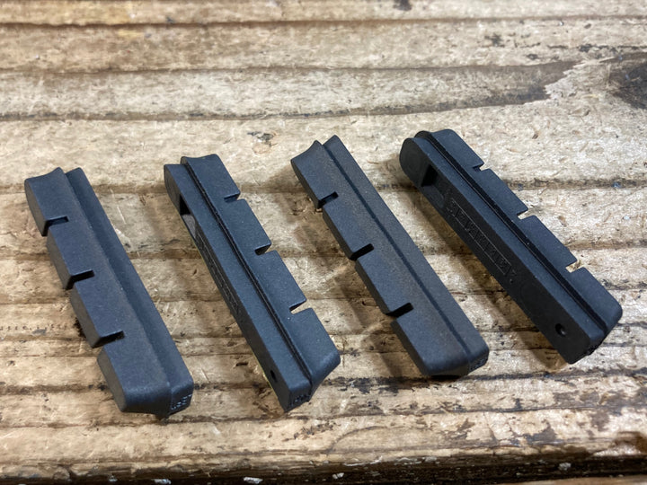 KI425 AX Lightness ブレーキパッド 4pcs カンパニョーロ用