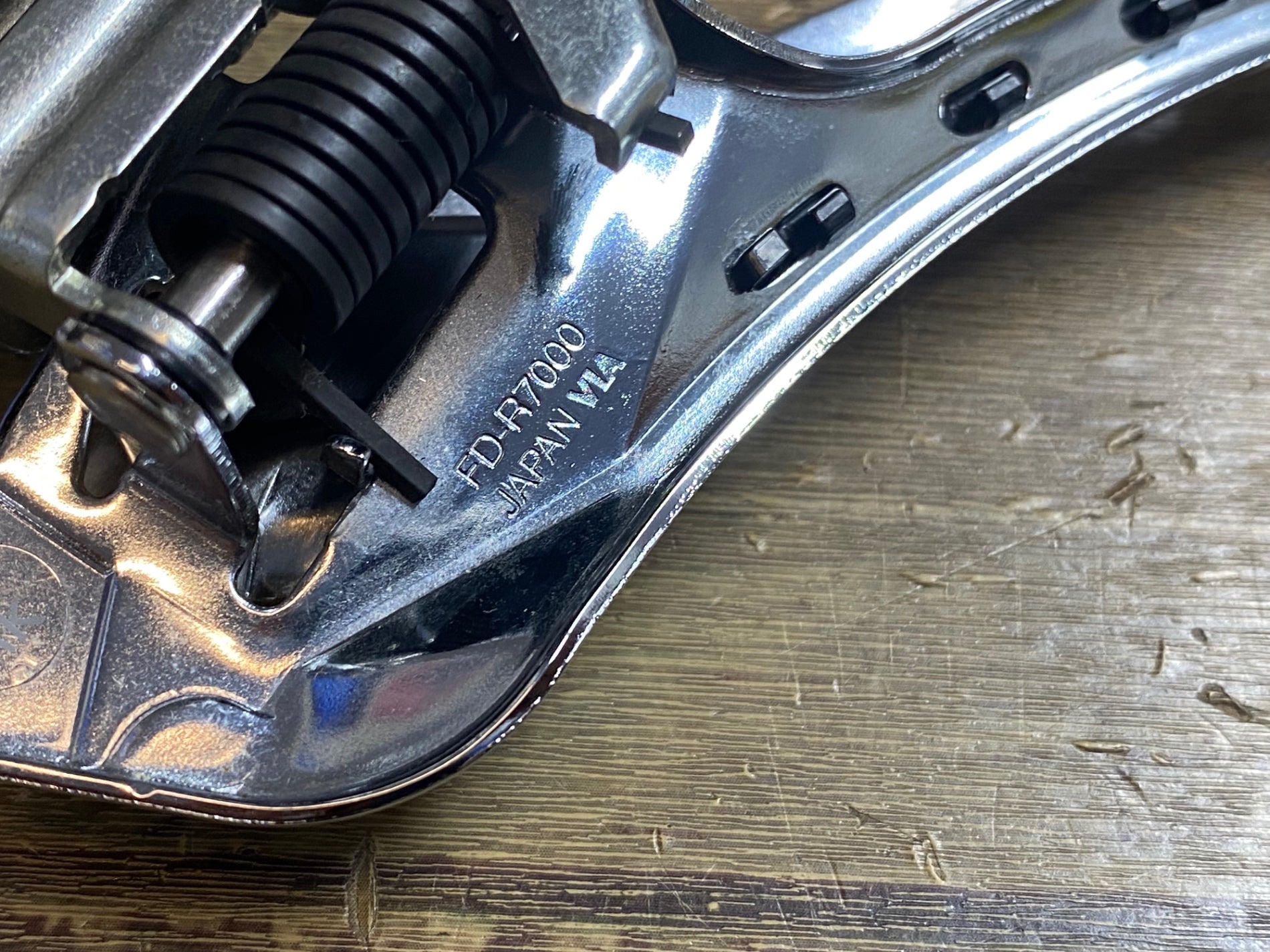 JJ353 シマノ SHIMANO 105 FD-R7000 フロントディレイラー 黒 直付