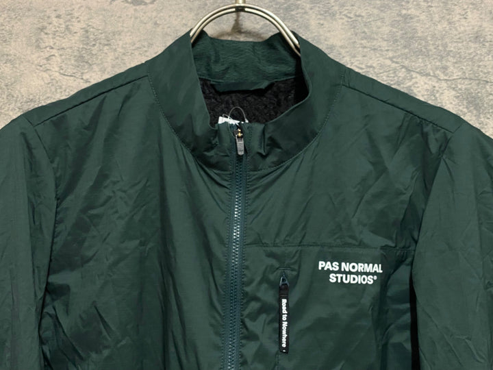 KA517 パスノーマルスタジオ PAS NORMAL STUDIOS ESSENTIAL INSULATED JACKET 長袖 サイクルジャケット 深緑 M