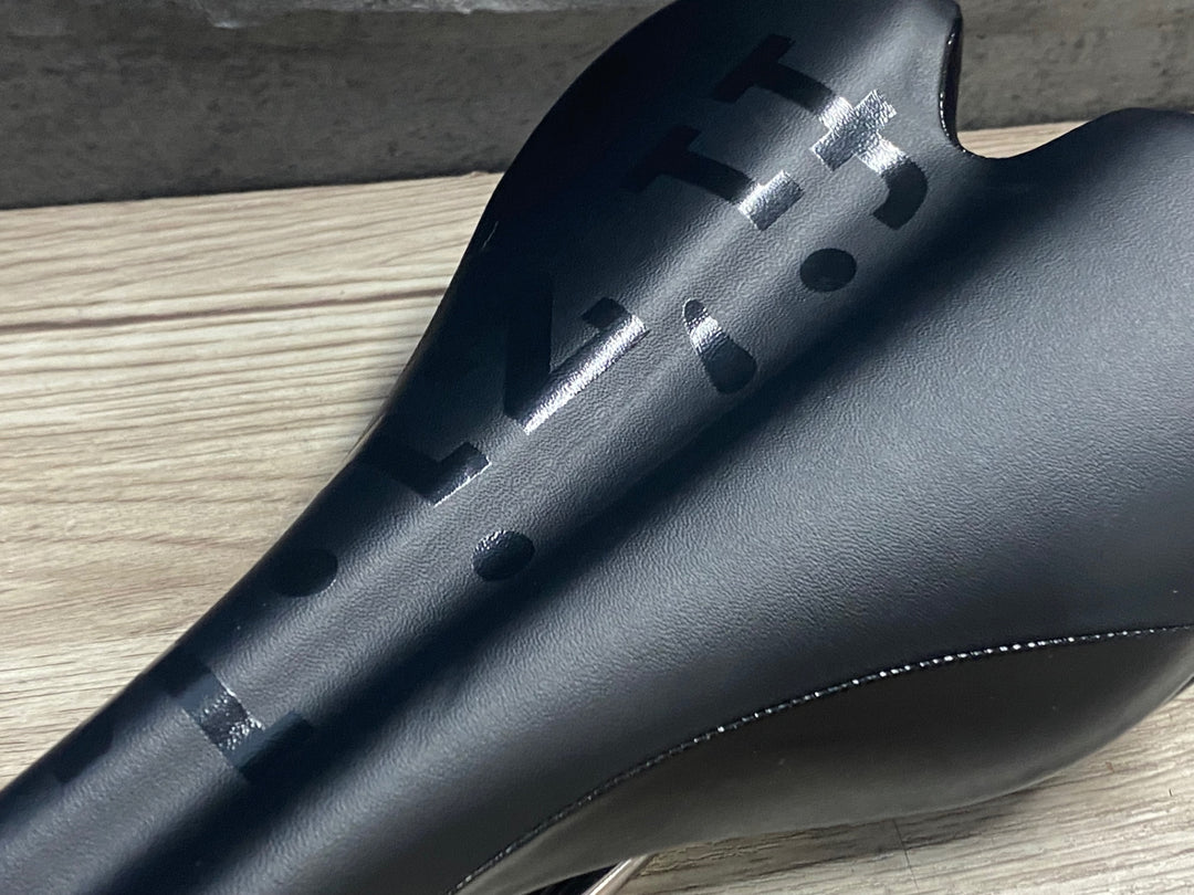 KE976 フィジーク fizik アリアンテ ALIANTE VS サドル 黒 kiumレール 140mm