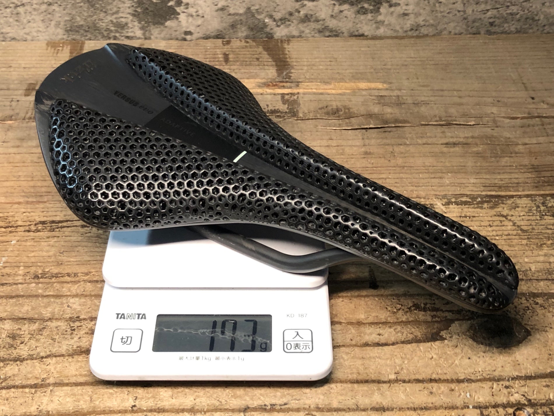 未使用 フィジーク カーボンサドル ADAPTIVE EVO 00 139 MM 未使用 フィジーク カーボンサドル ADAPTIVE EVO 00 139 MM 未使用