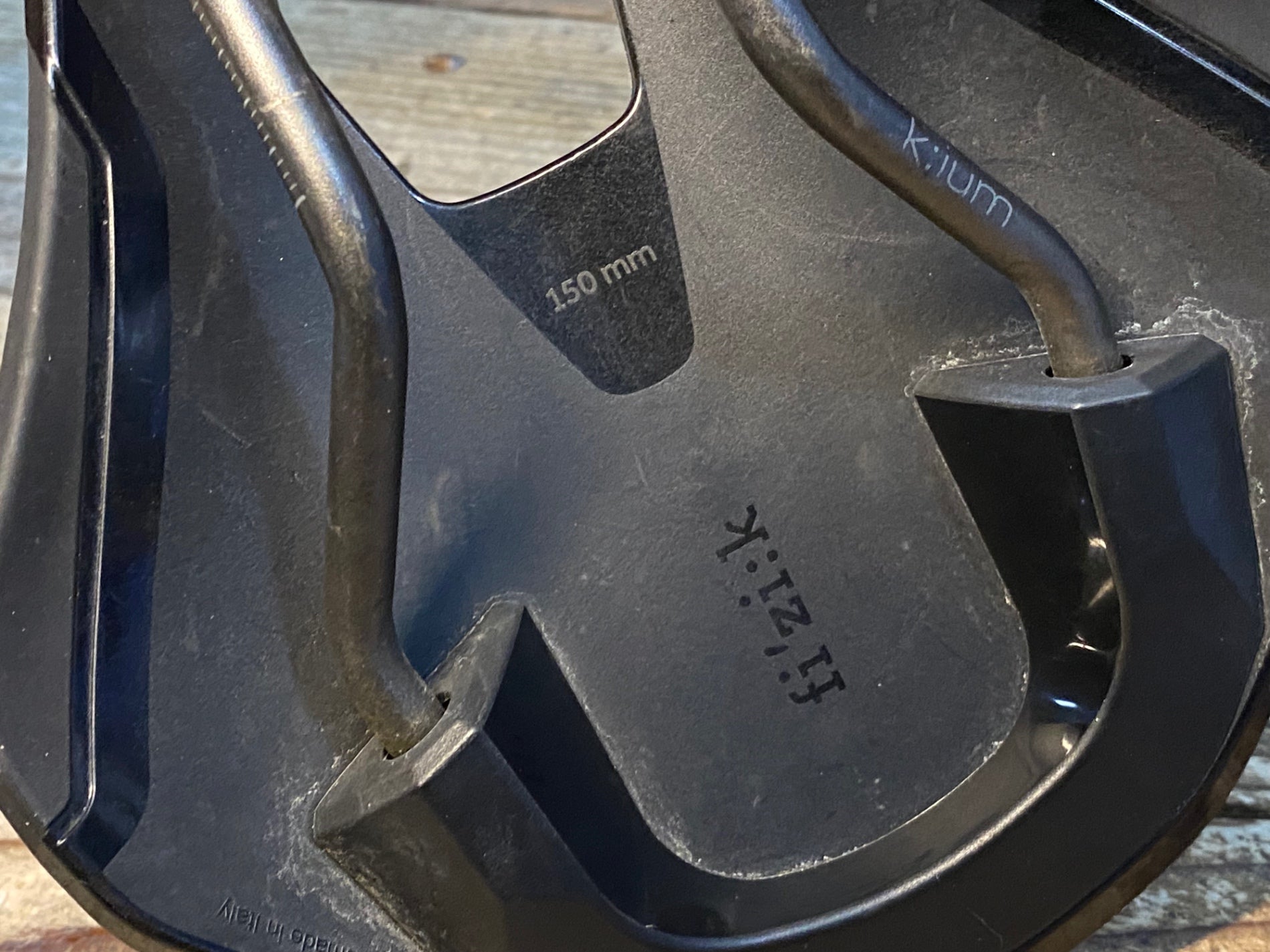 JX288 フィジーク fizik TEMPO ARGO R3 サドル 黒 150mm kiumレール