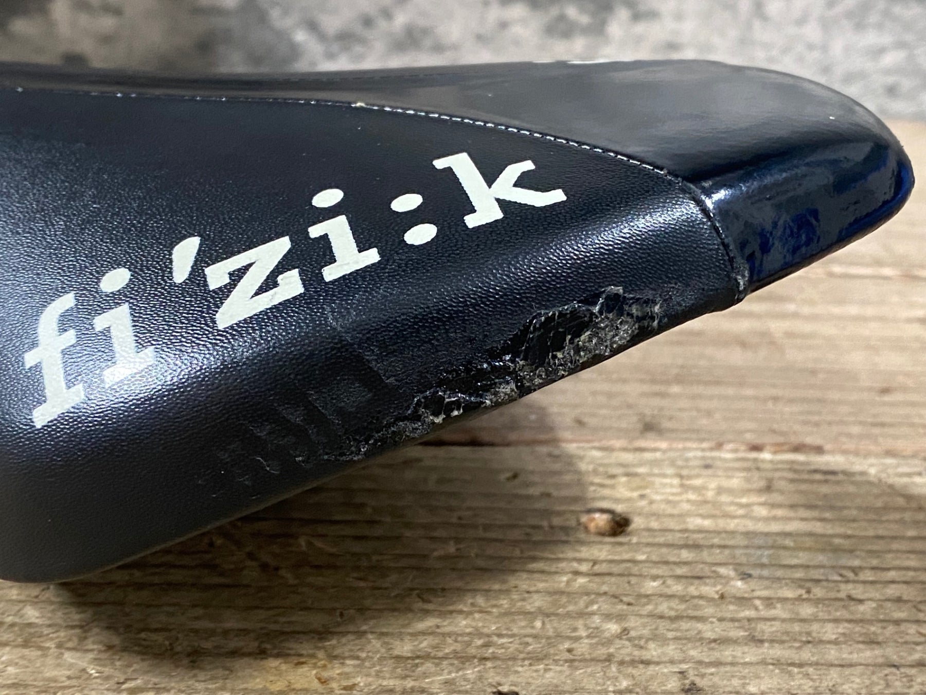 KC721 フィジーク fizik アリオネ ARIONE TRI2 サドル 黒 カーボン