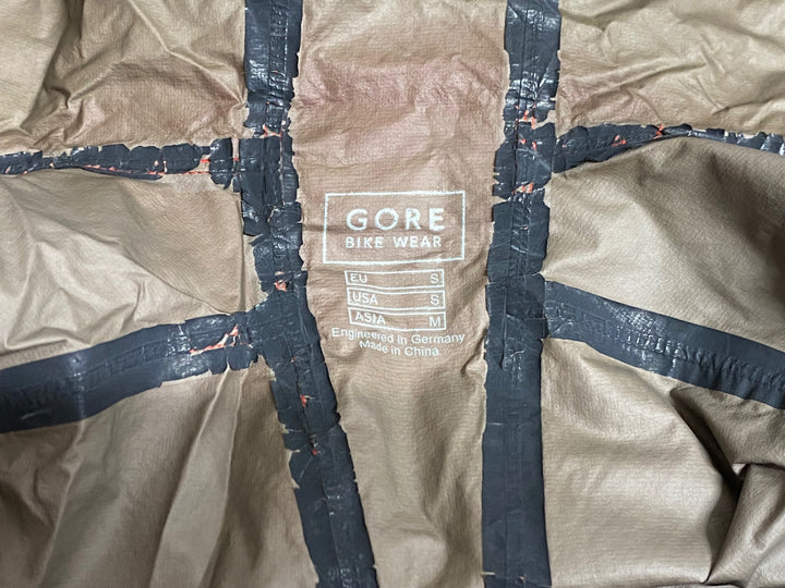 JW530 ゴア GORE BIKE WEAR 長袖 ウインドブレイカー 赤 M ※汚れ,内側劣化の為ジャンク