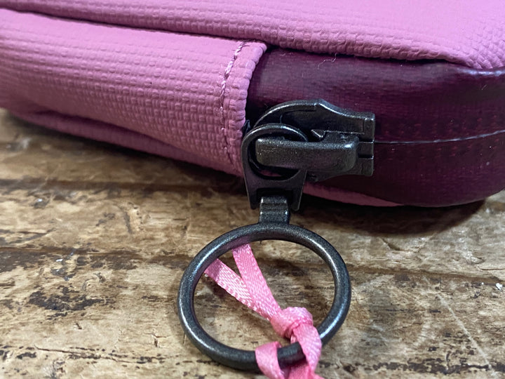 KC701 ラファ Rapha RAINPROOF ESSENTIALS CASE サイクルポーチ ケース 濃ピンク 未使用