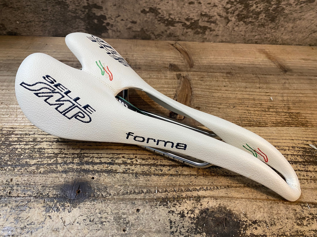 JP076 SELLE SMP FORMA サドル 白 137mm