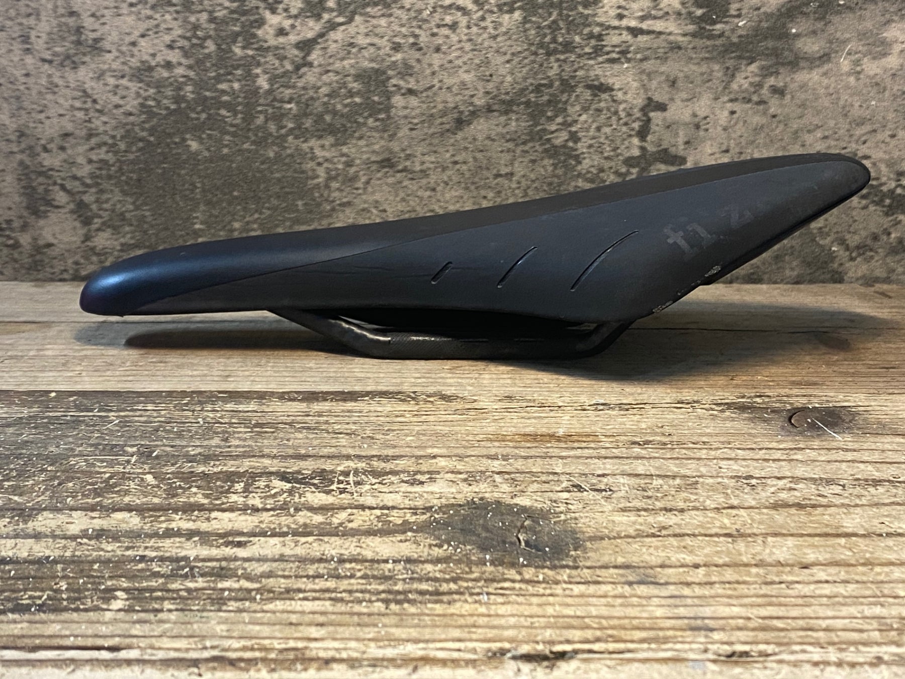 JP708 フィジーク fizik ARIONE R1 サドル 黒 regular BRAIDEDレール