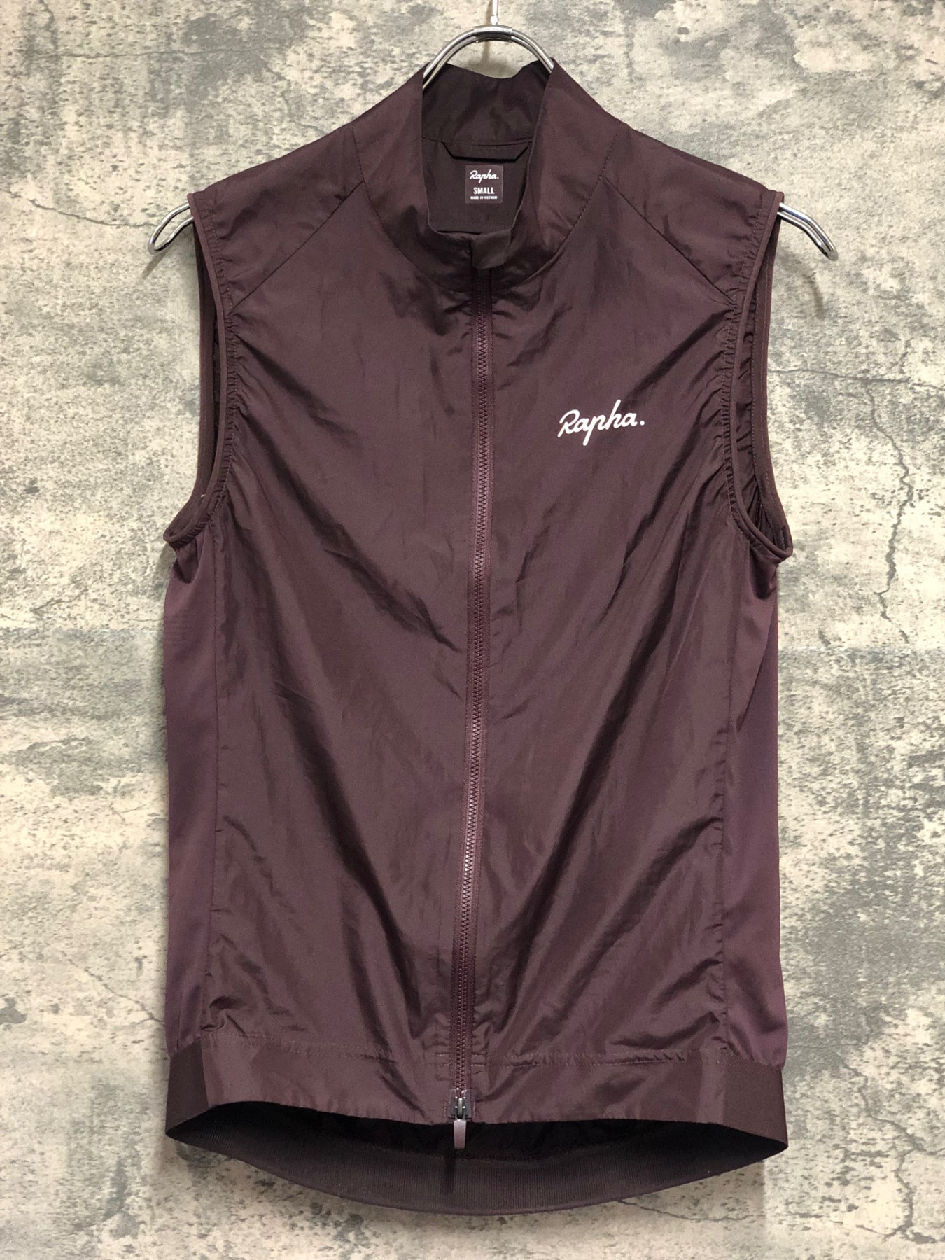 新品 Rapha メンズ コア ジレ S / CORE GILET 楽天市場】ラファ メンズ コア ジレ 春 秋 軽い 薄い 小さく収納