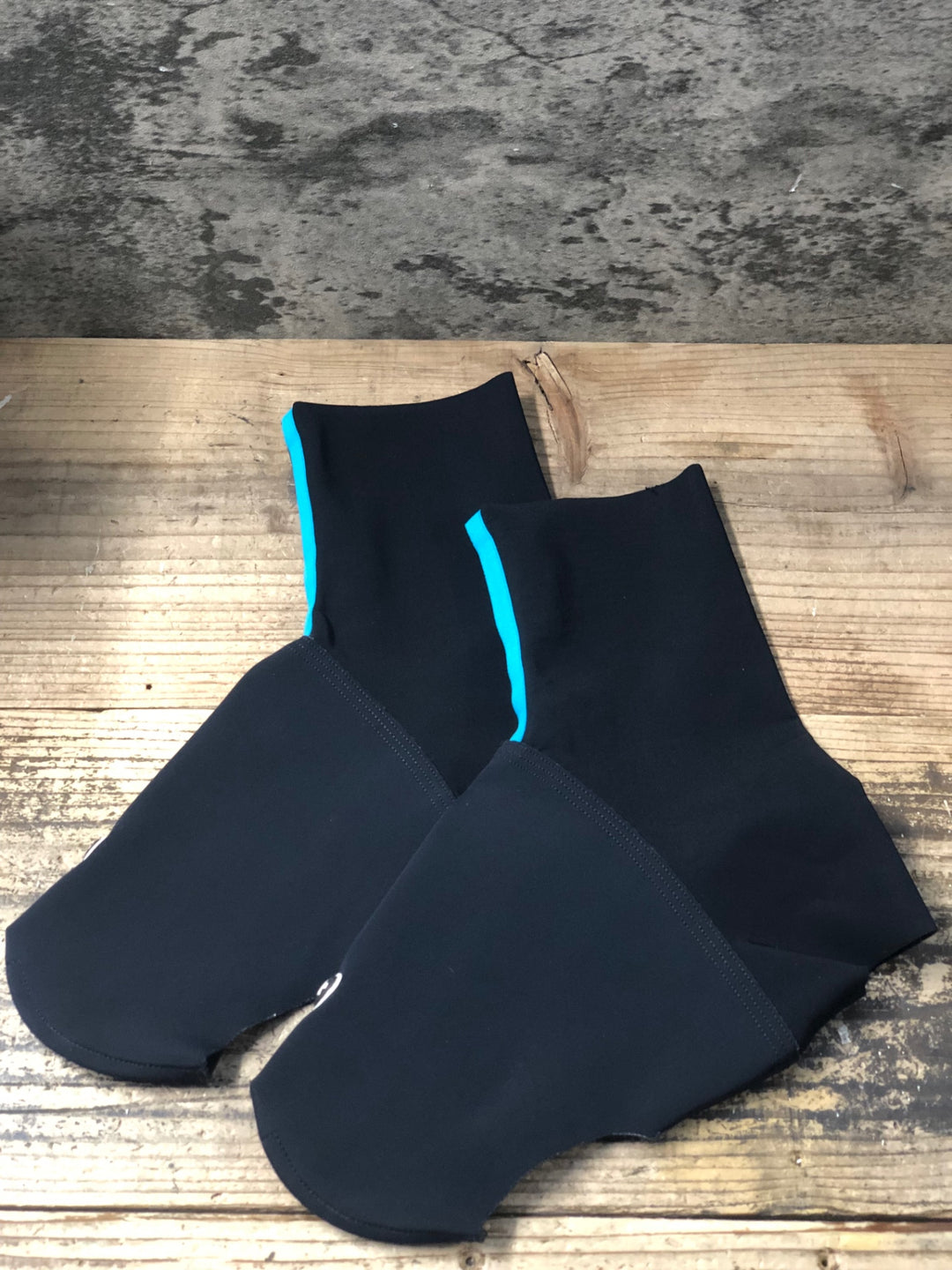 KC825 アソス assos WINTER BOOTIES シューズウォーマー 黒 サイズ不明