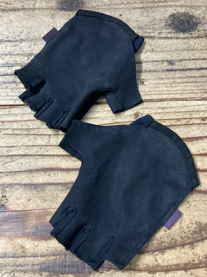 KM735 パスノーマルスタジオ PAS NORMAL STUDIOS LOGO RACE MITT 指切りグローブ 黒 S