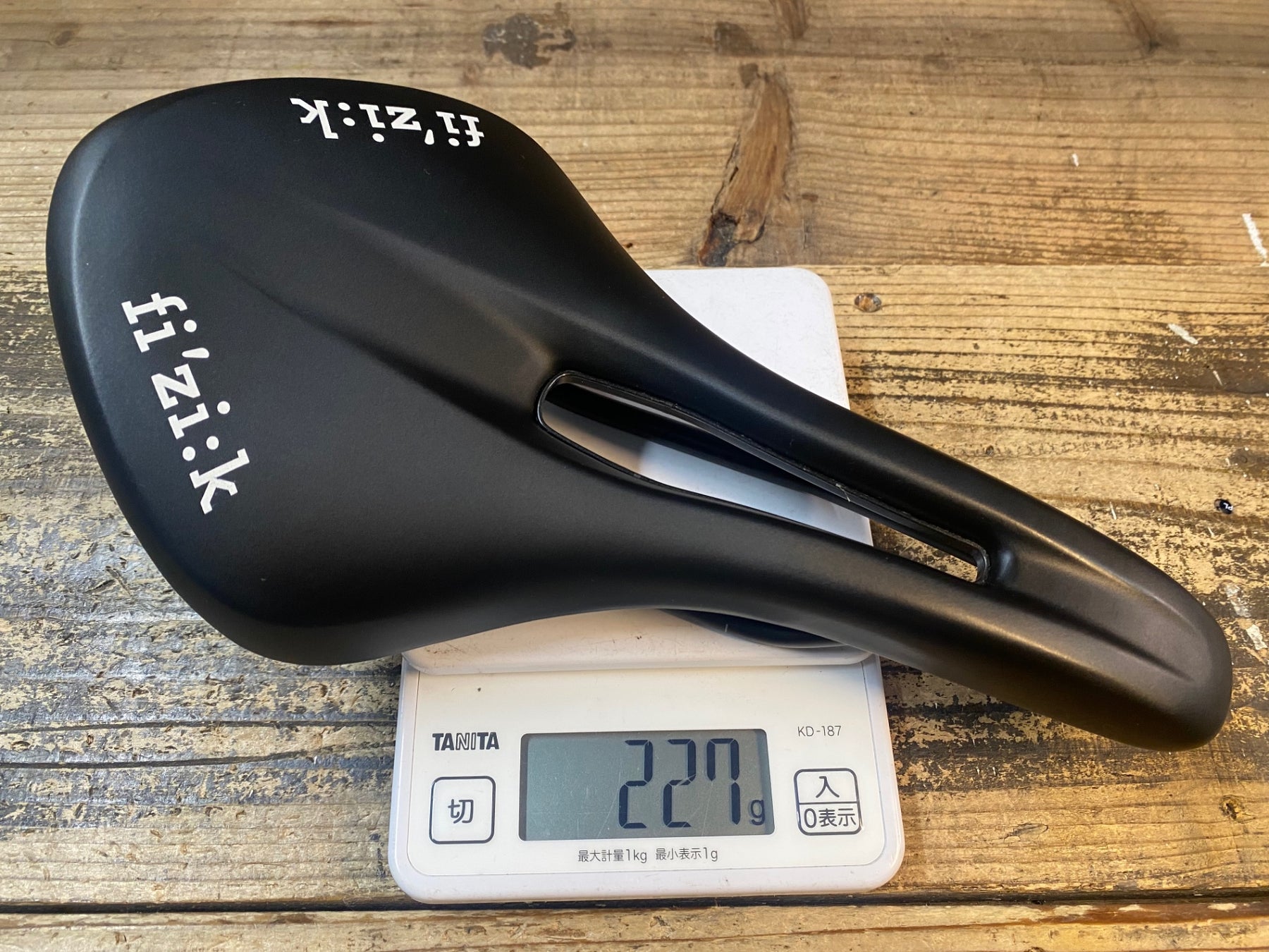 JP061 フィジーク fizik アリアンテ ALIANTE TEMPO サドル 143mm