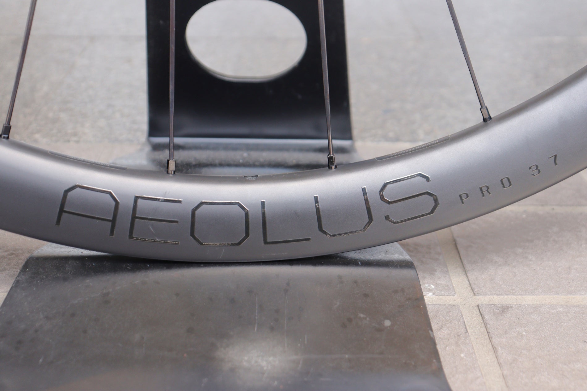 ボントレガー BONTRAGER アイオロス プロ AEOLUS PRO 37 DISC カーボン