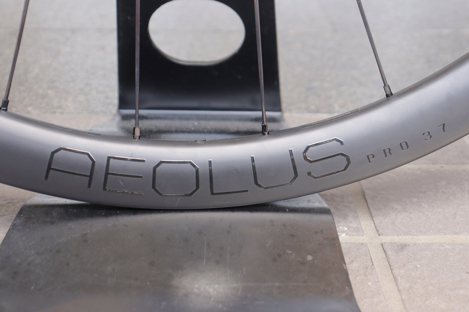 ボントレガー BONTRAGER アイオロス プロ AEOLUS PRO 37 DISC カーボン