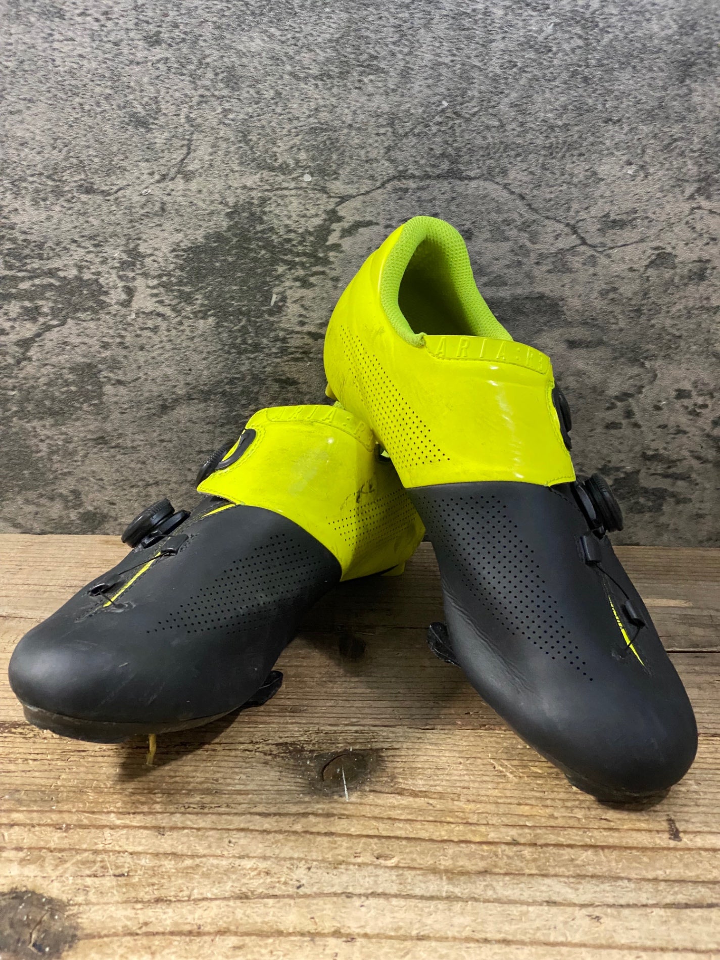 KG701 フィジーク fizik ARIA R3 ビンディングシューズ 黒黄 EU44.5