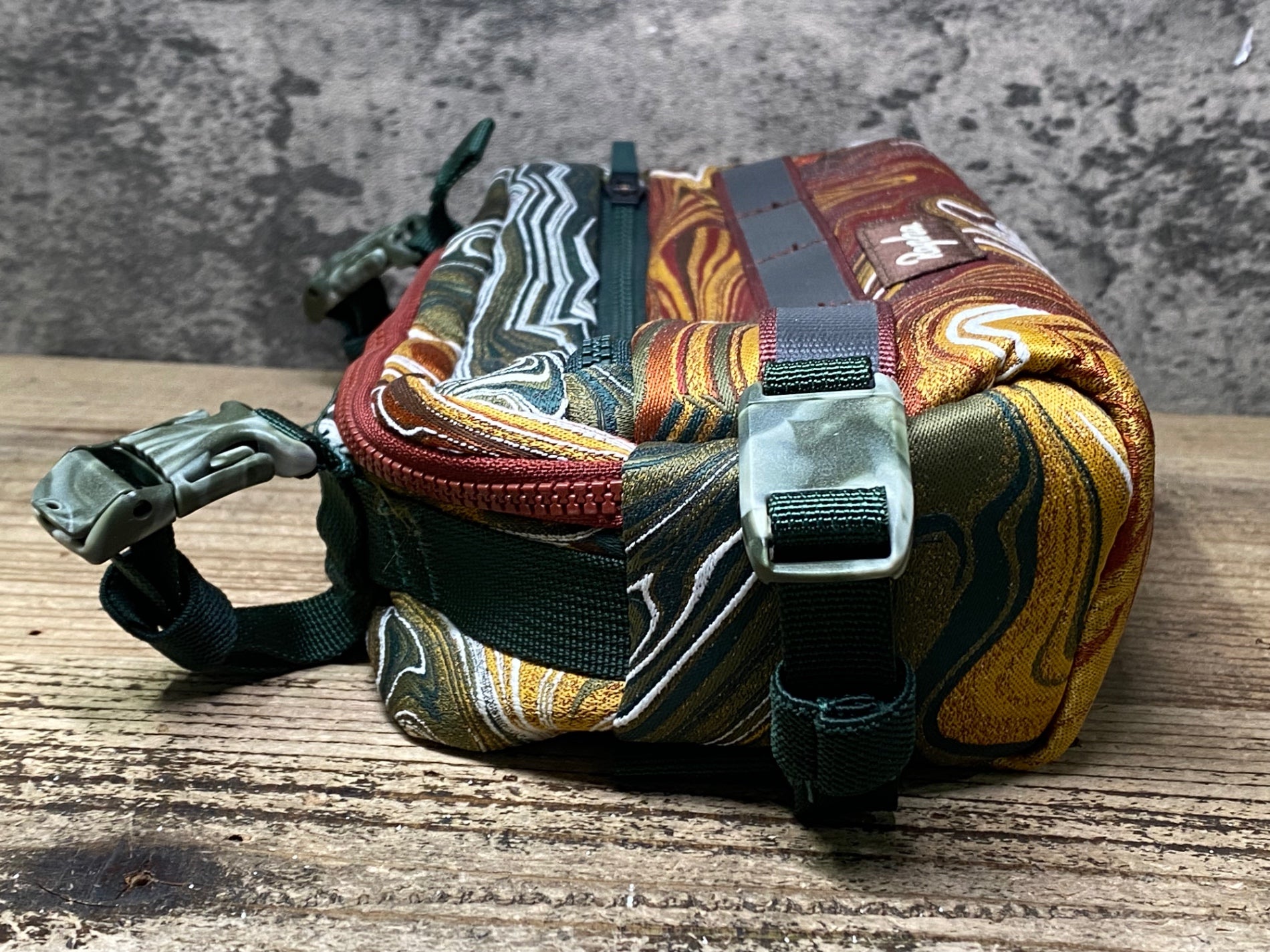 JP168 ラファ Rapha WOMEN'S NOMAD BAR BAG ハンドルバーバッグ 総柄