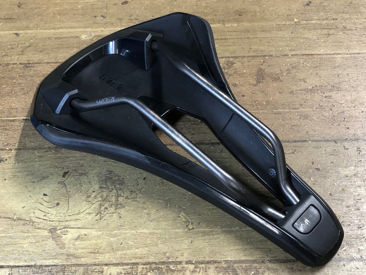 KL928 フィジーク fizik TEMPO ARGO R3 サドル KIUMレール 150mm