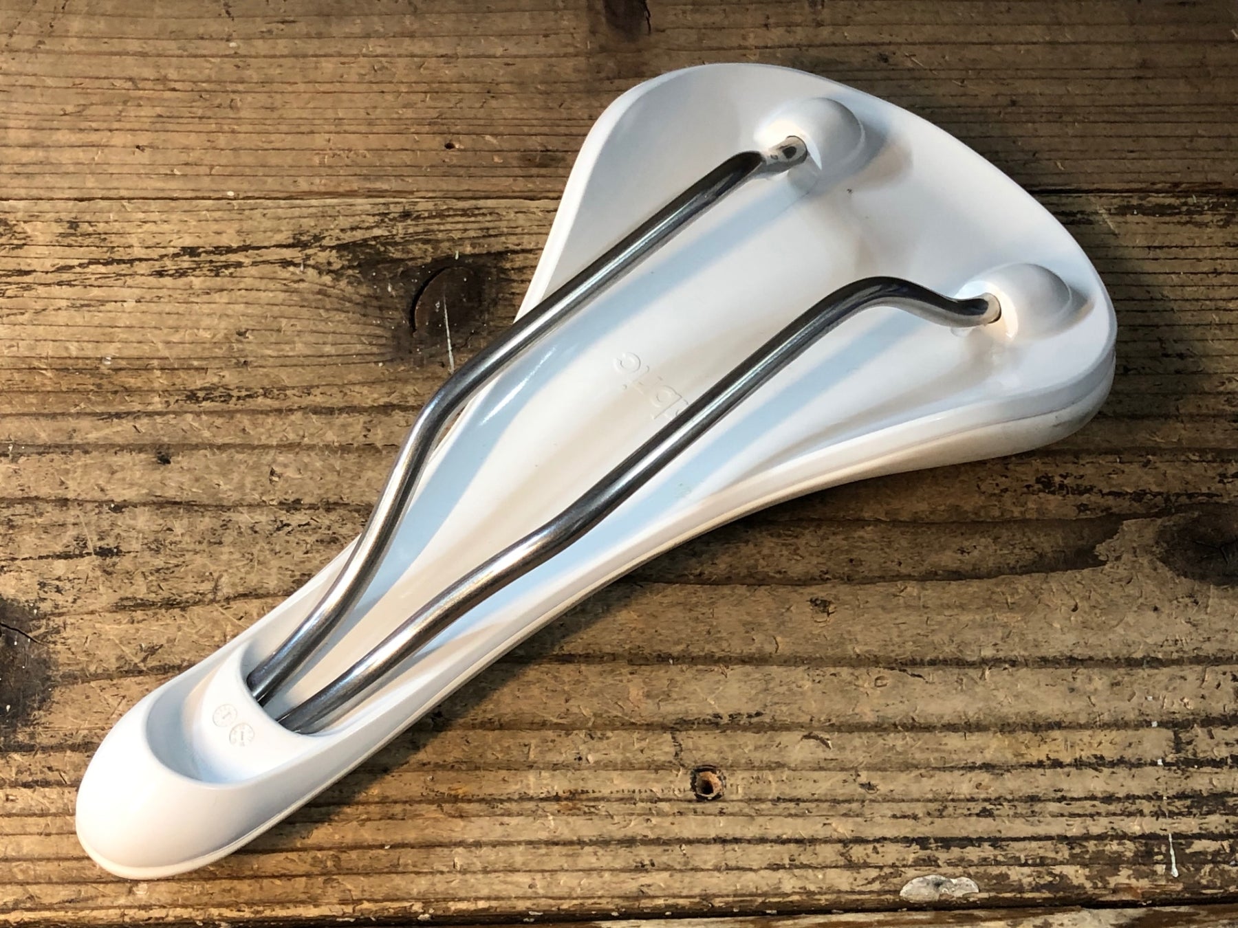 JW370 ファブリック fabric SCOOP ELITE RADIUS サドル 白 ※汚れ