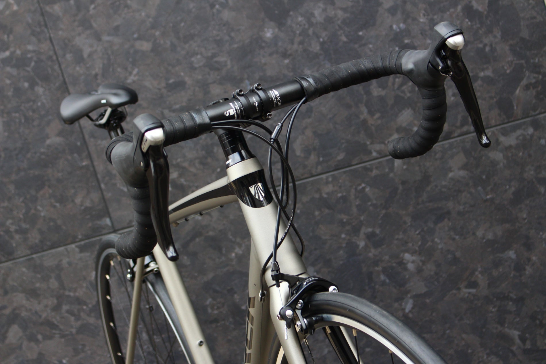TREK トレック エモンダ ALR5 2018年モデル TREK(トレック)EMONDA ALR5(エモンダALR5) 2018年モデル 軽量アルミ