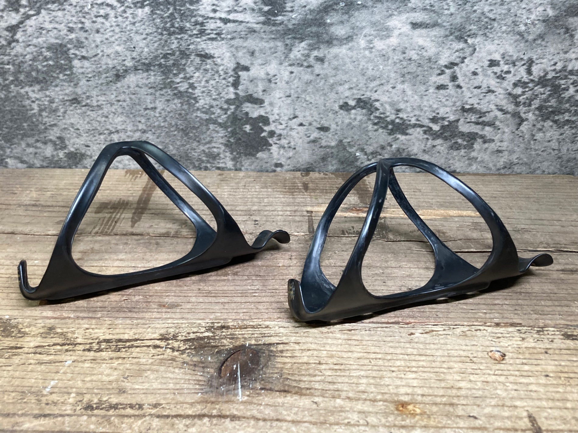 JK786 アランデル ARUNDEL カーボンボトルケージ ペア – BICI AMORE