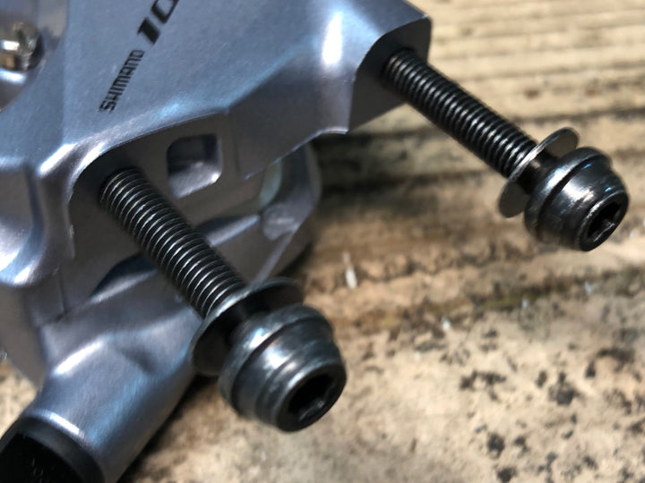 JQ309 シマノ SHIMANO 105 BR-R7070 ディスクブレーキ キャリパー 前後セット シルバー