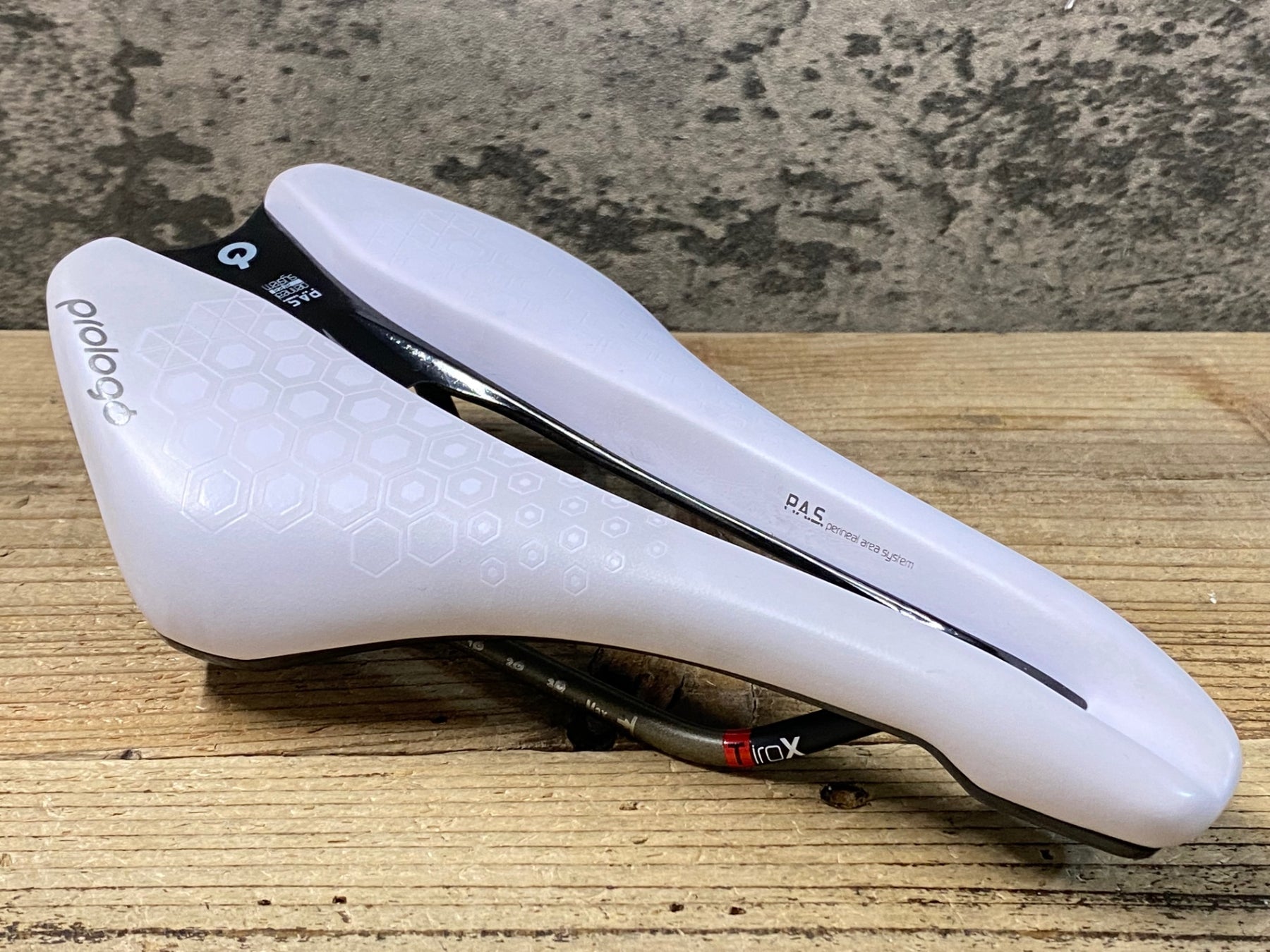 KB954 プロロゴ prologo ディメンション DIMENSION TRI P.A.S. サドル