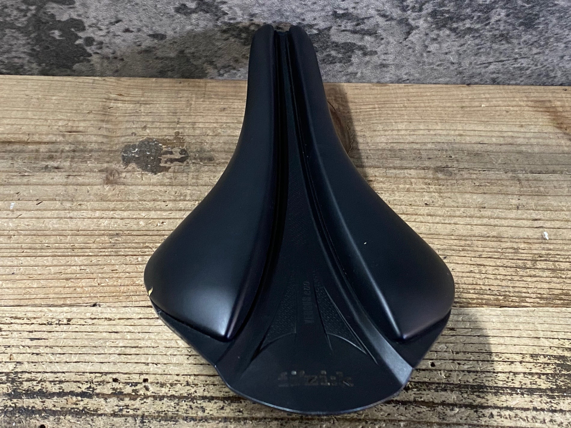 JP350 フィジーク fizik アリオネ ARIONE R1 REGULAR サドル 黒