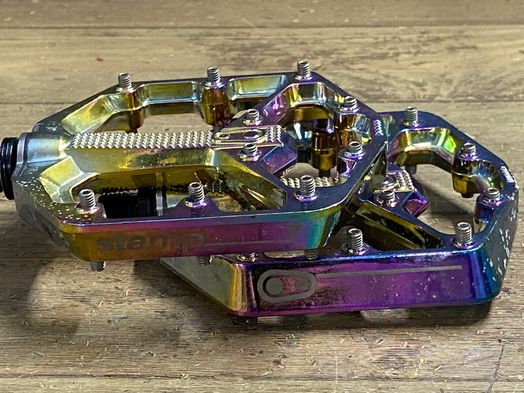 KQ537 クランクブラザーズ CRANKBROTHERS STAMP 7 フラットペダル ※右ペダルの回転に抵抗あり