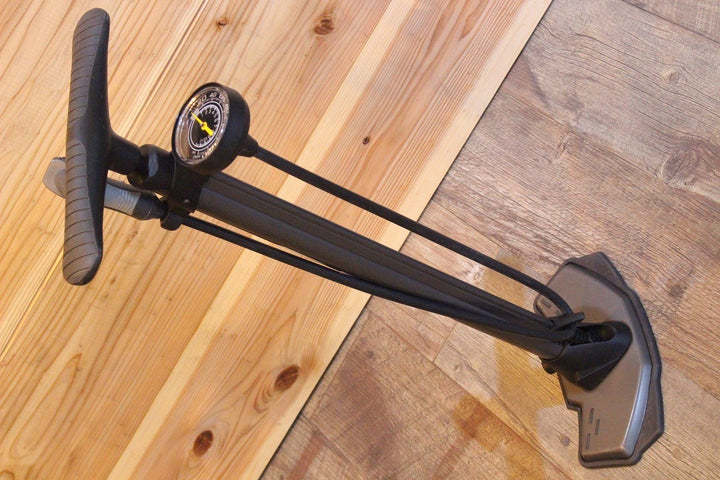 エヴァディオ AVEDIO STフロアポンプ ST FLOOR PUMP 空気入れ 米式/仏式対応 【名古屋店】