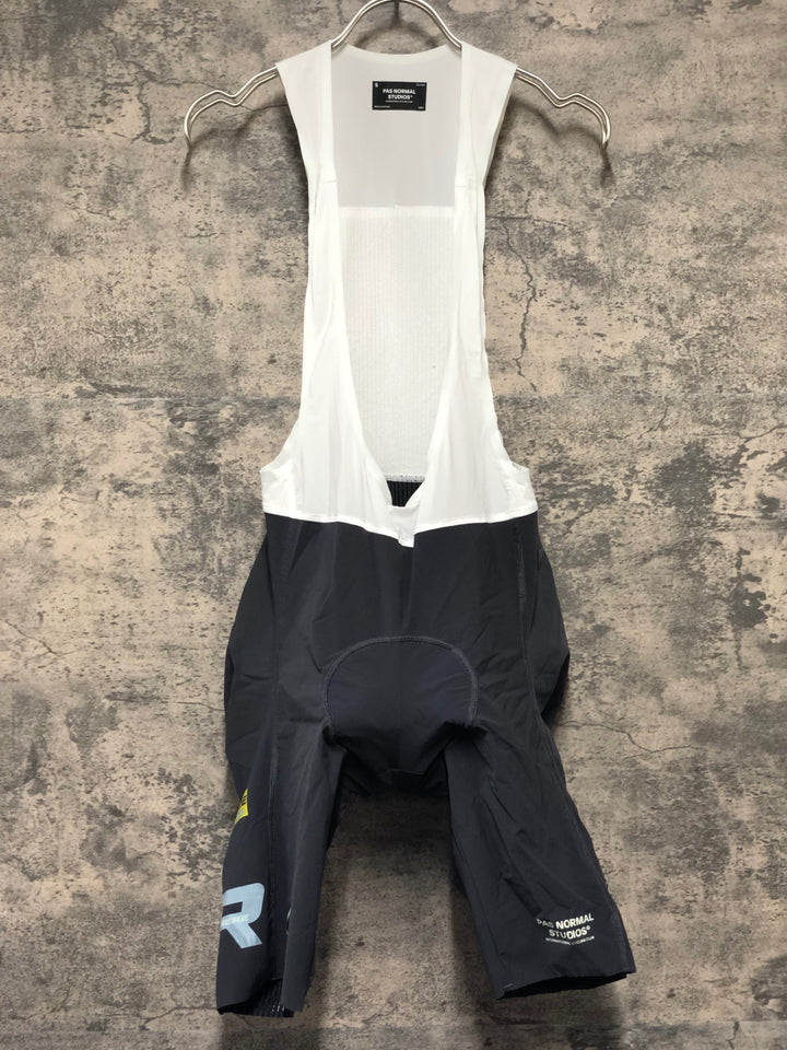 KK152 パスノーマルスタジオ PAS NORMAL STUDIOS Solitude Logo bib ビブショーツ グレー S