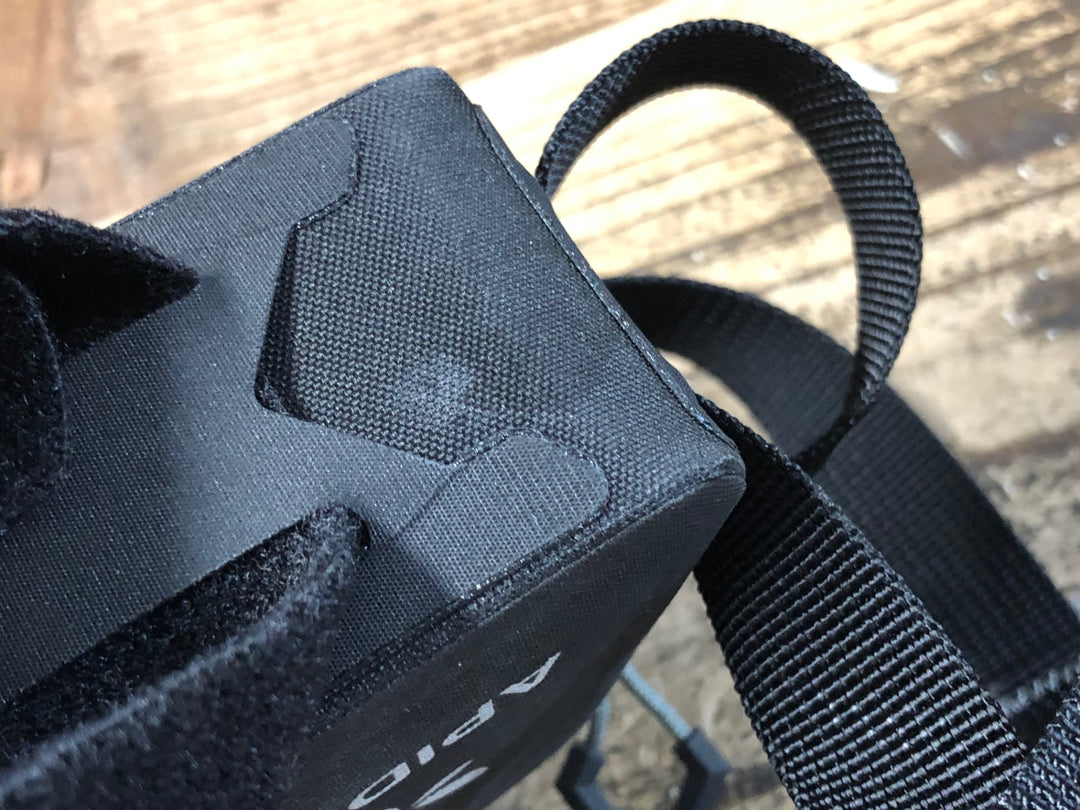 JT308 アピデュラ APIDURA バックカントリートップチューブパック 1.8L 黒グレー