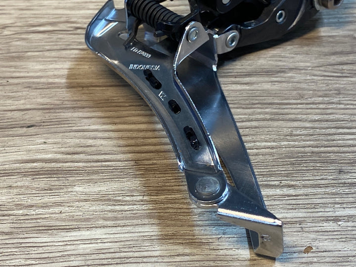 JK739 シマノ SHIMANO クラリス Claris FD-R2000 フロントディレイラー 直付