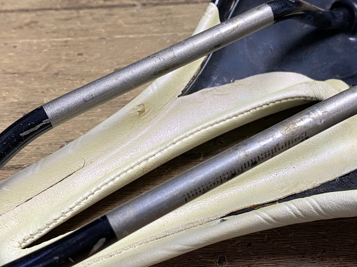 KJ918 スペシャライズド SPECIALIZED TOUPE 130 サドル 白 Tiレール
