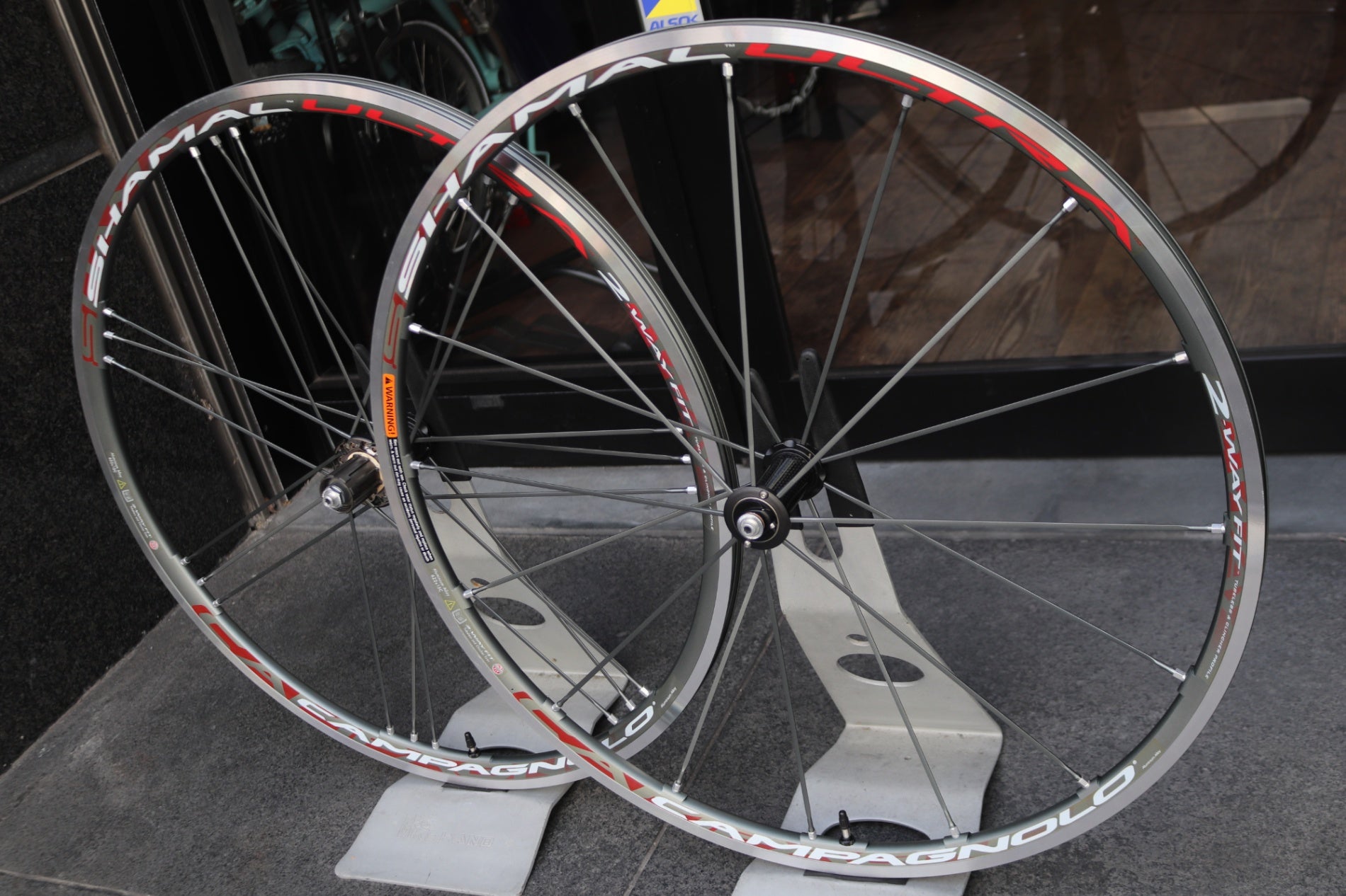 カンパニョーロ Campagnolo シャマル ウルトラ Shamal Ultra 2WAY-FIT チューブレス アルミ クリンチャー  ホイールセット チタングレー シマノ10S 未使用品 【東京南麻布店】