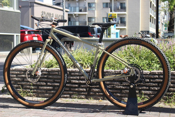 ブラックマウンテン BLACK MOUNTAIN CYCLES ラ・カブラ LA CABRA V2 16"サイズ スラム GX 12S クロモリ マウンテンバイク 【名古屋店】
